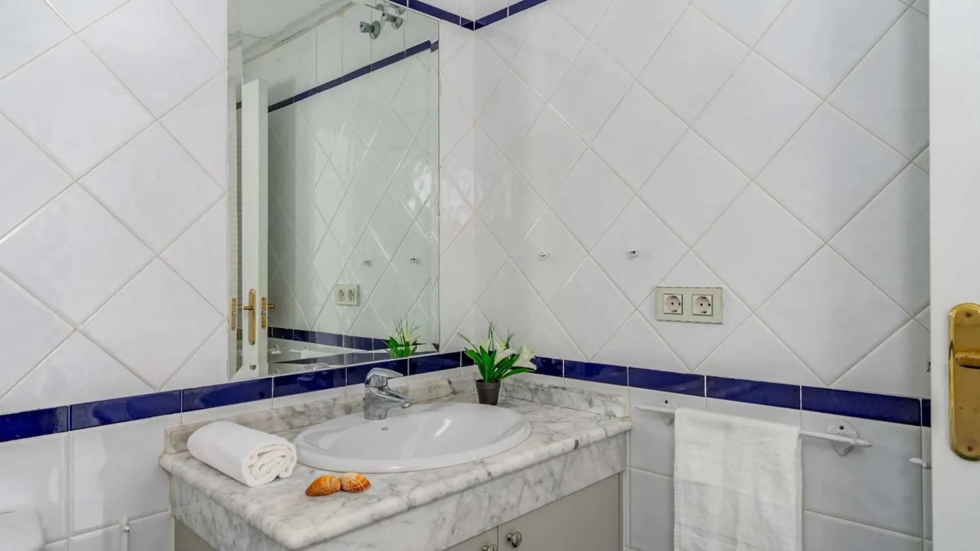 Apartment Las Adelfas By Interhome Marbella